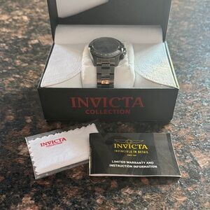 Invicta Men's Black and Silver Watch